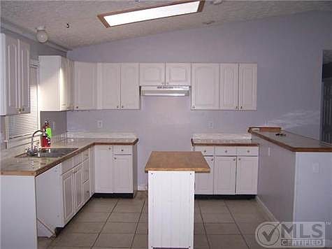 4th image of 341 NW Sherbrooke Ave