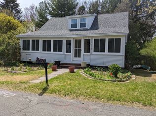 37 Thayer St, Amherst, MA 01002