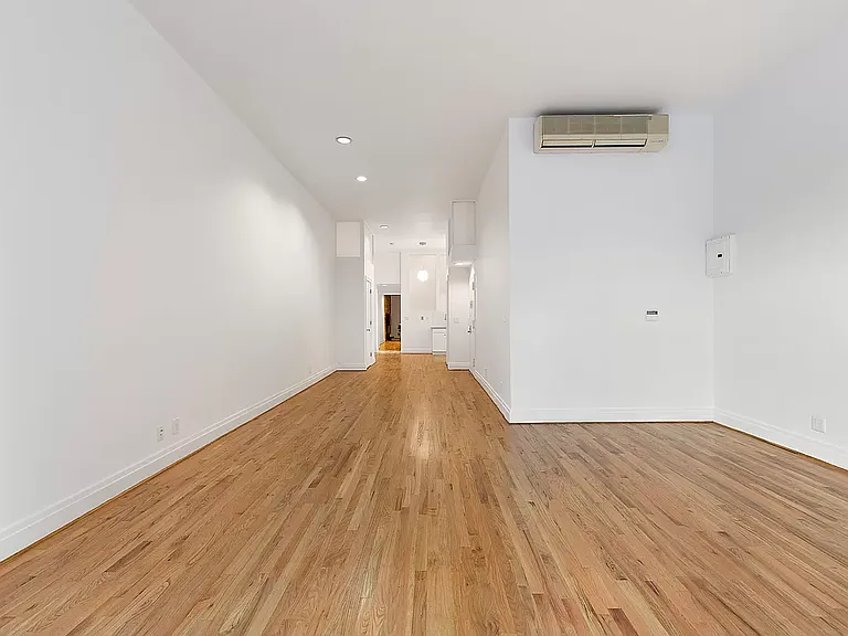 132 W 23rd St #2 — Photo 8