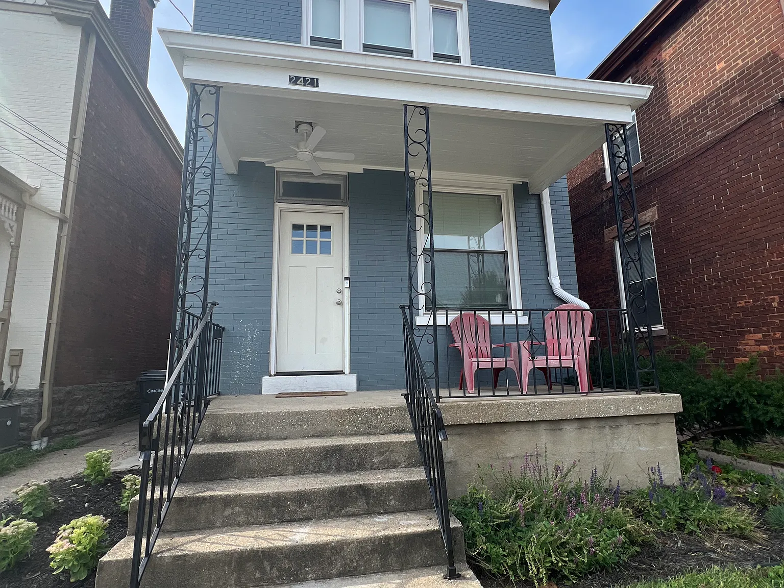 2421 Fairview Ave — Photo 1