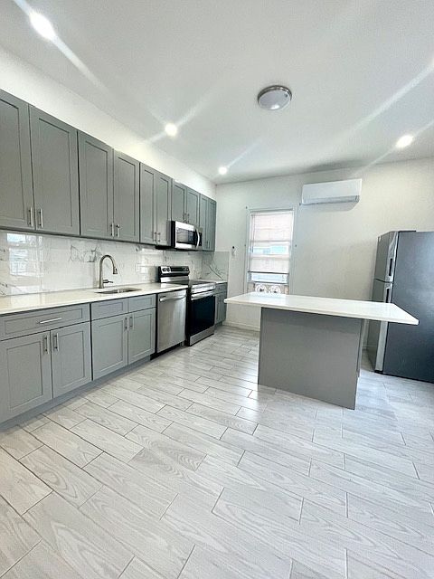1st image of 524 Van Nest Ave APT 1