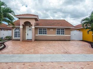 8806 NW 110th St, Hialeah Gardens, FL 33018
