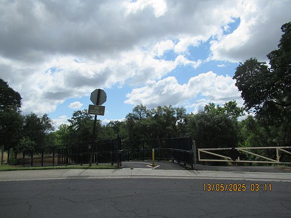 4th image of 309 East St