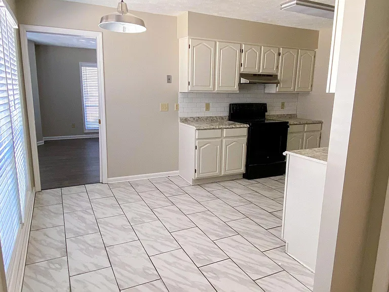 919 Tacoma Dr — Photo 12