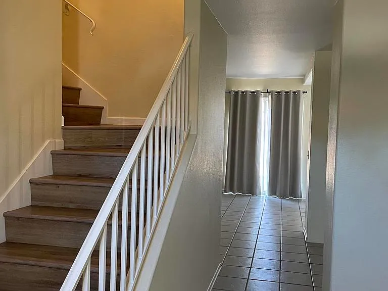 326 Old Stage Ct — Photo 6