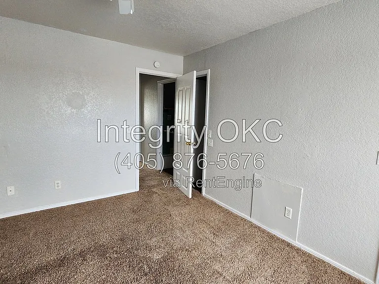 1315 Eastgate Dr — Photo 12