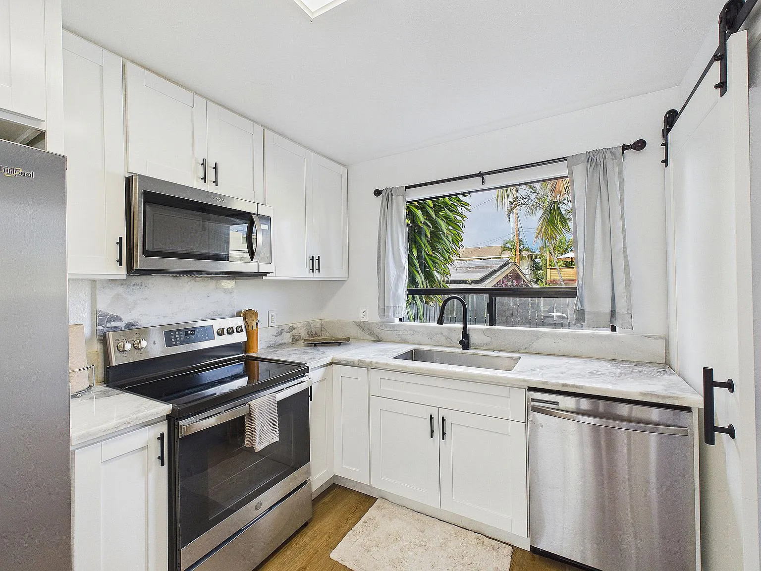 2 bed, 1052 sqft, $4,500 — Photo 4