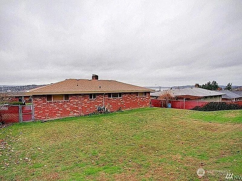 3rd image of 88 Monterey Place NE
