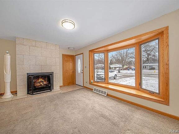 3rd image of 31619 Avondale St