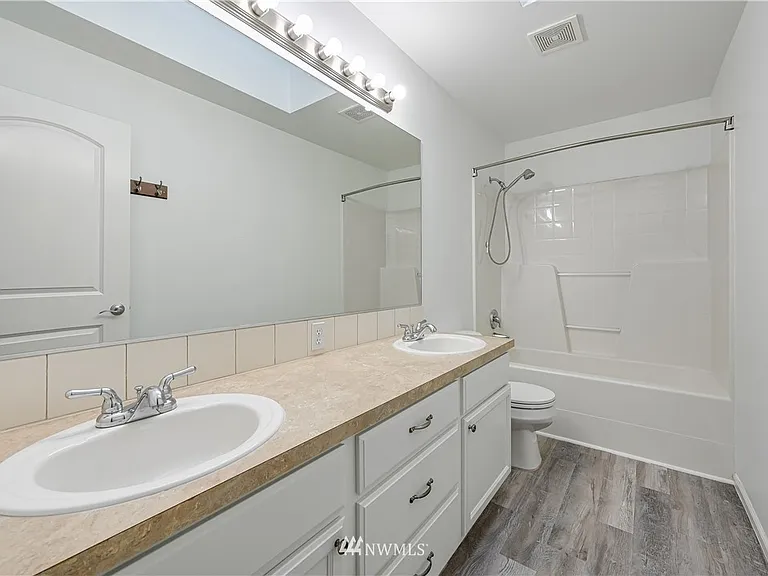18820 35th Dr SE — Photo 8