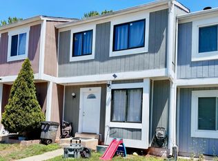 30 Sugarland Square Ct, Sterling, VA 20164