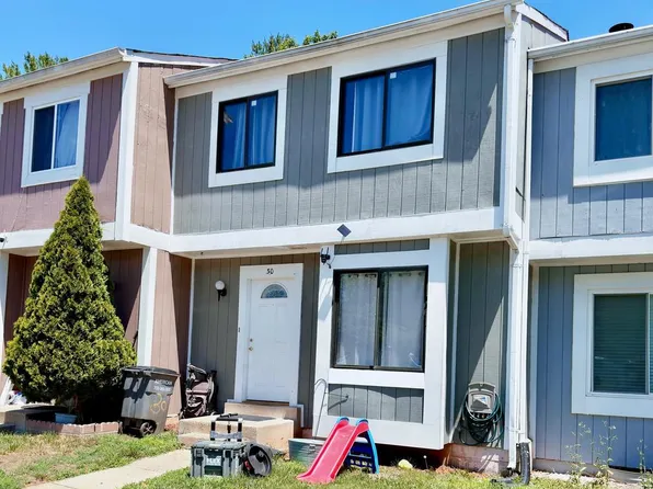 30 Sugarland Square Ct, Sterling, VA 20164