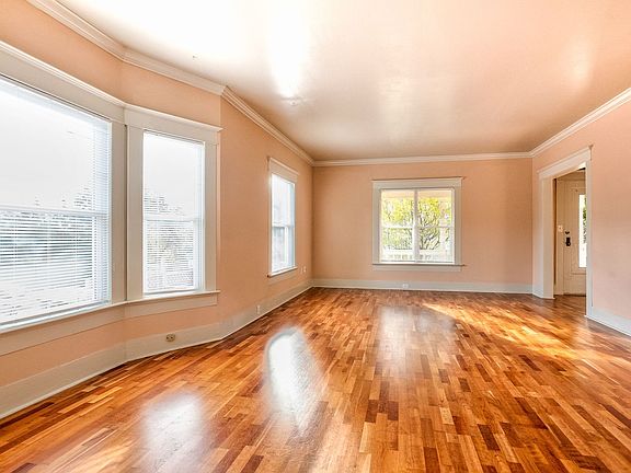 3rd image of 1424 N Northgate Way