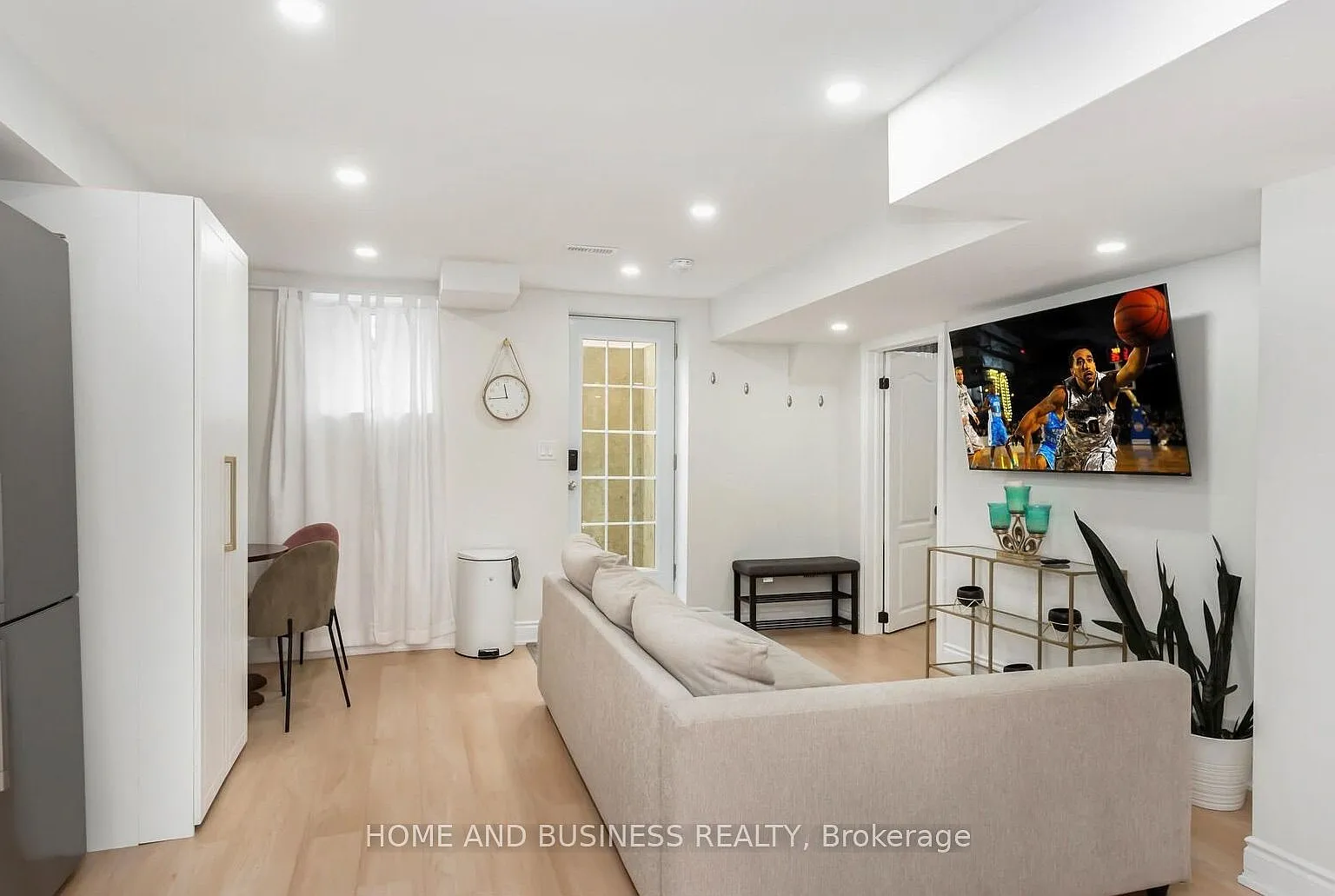 2 bed, $1,800 — Photo 2