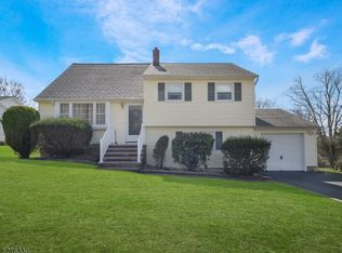 39 Grantwood Rd, Wayne, NJ 07470