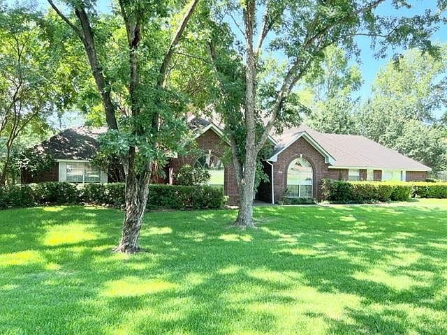 1st image of 3914 Oak Creek Dr
