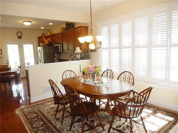 4th image of 1011 Coronet Ln