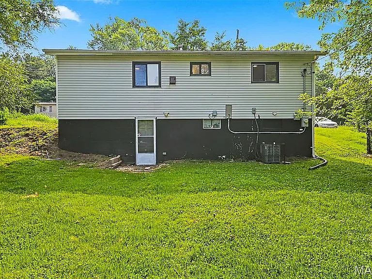 3 bed, 936 sqft, $1,750 — Photo 2