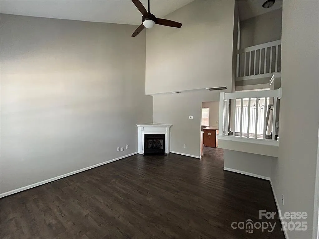 3 bed, 2.5 bath, 1386 sqft, $2,000 — Photo 2