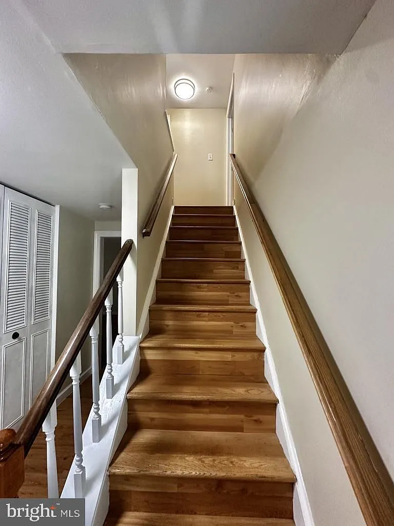 5 bed, 2.5 bath, 3020 sqft, $4,800 — Photo 4
