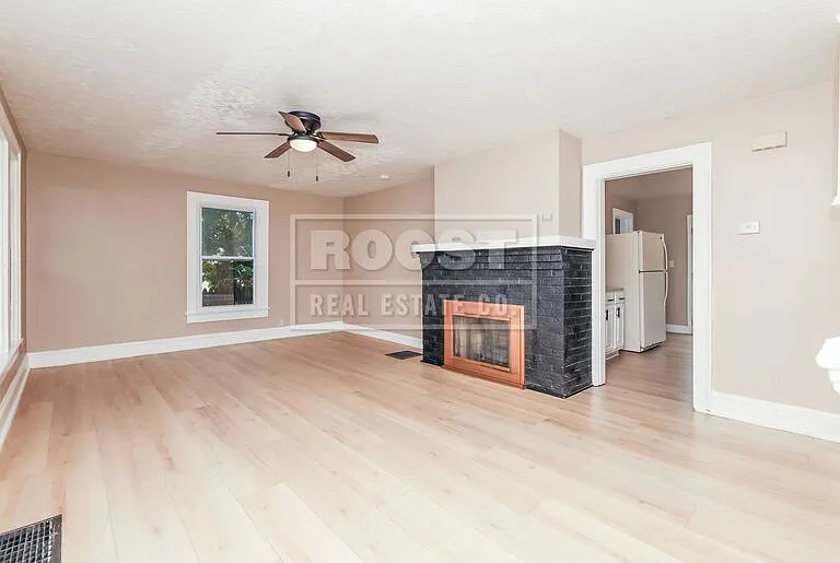 103 N Clairmont Ave — Photo 3