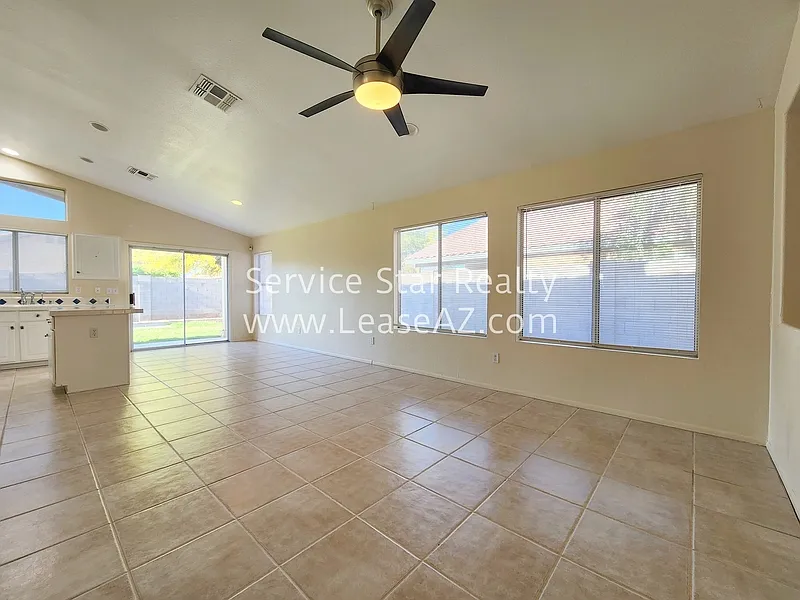 4 bed, 2.0 bath, 1694 sqft, $2,295 — Photo 4