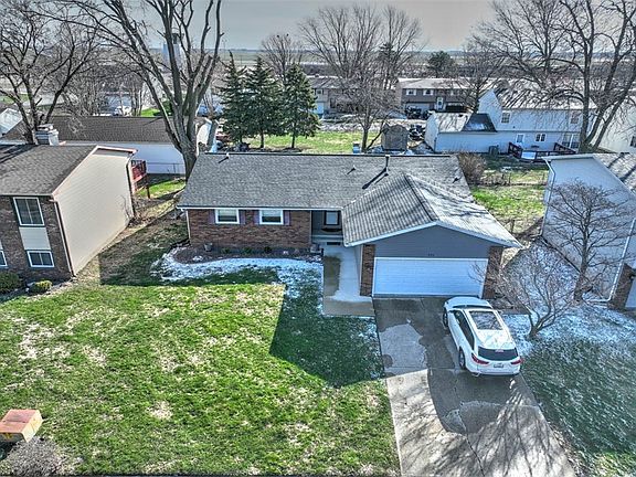 2nd image of 852 S Jefferson Dr