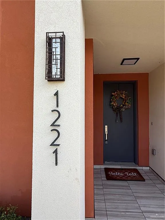 3 bed, 3.0 bath, 1955 sqft, $2,500 — Photo 2