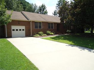 825 Priscilla Ln, Chesapeake, VA 23322