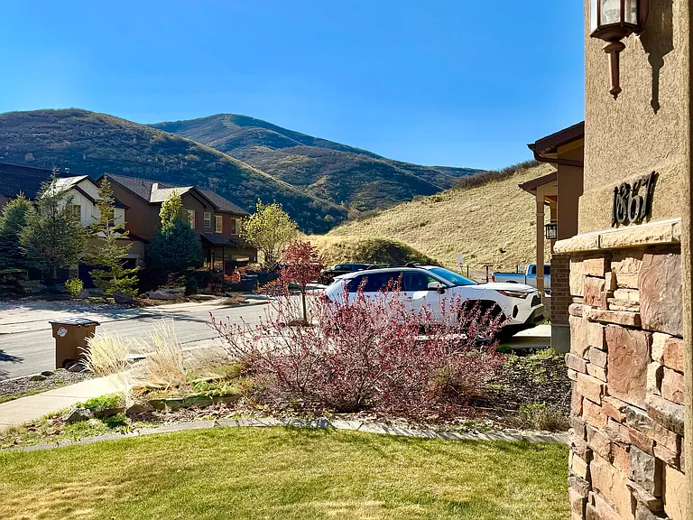 1867 E Chimney Stone Ct — Photo 33