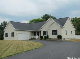 6113 Deerview Dr, Auburn, NY 13021