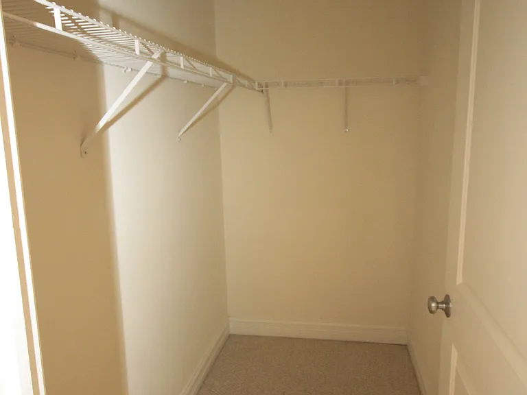 4651 N Greenview #206 — Photo 12