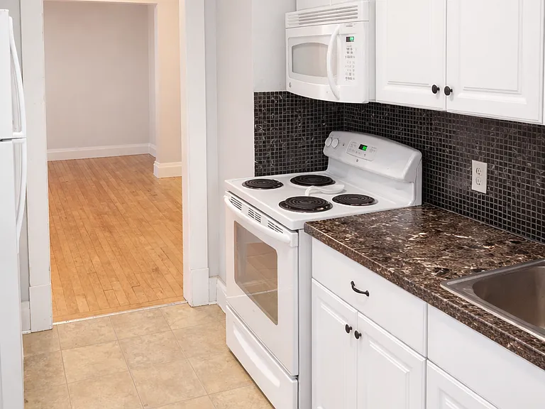 808 University Ave SE #1 — Photo 3