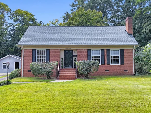 1614 Wensley Dr, Charlotte, NC 28210