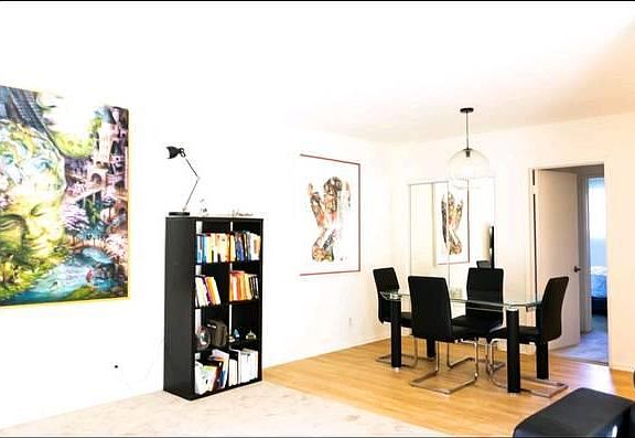 5th image of 1539 N Laurel Ave #2