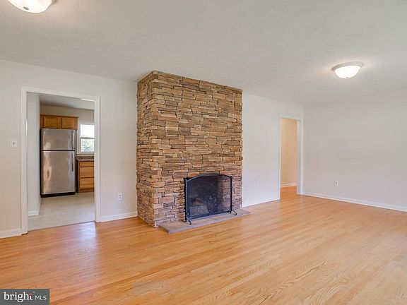 3rd image of 704 Jett St