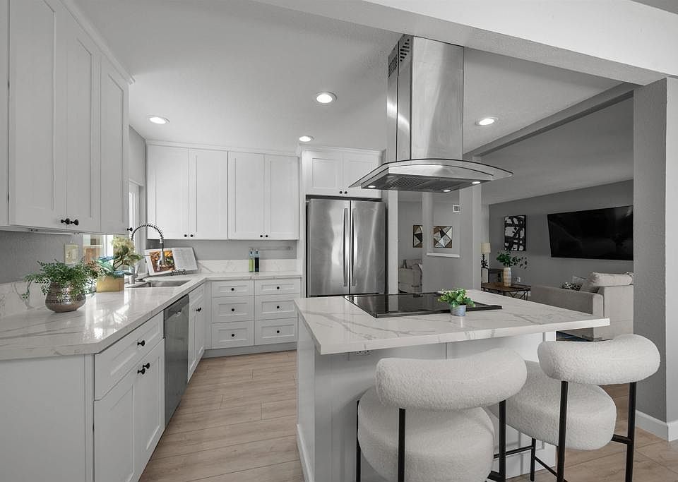 1st image of 7290 Oakham Way
