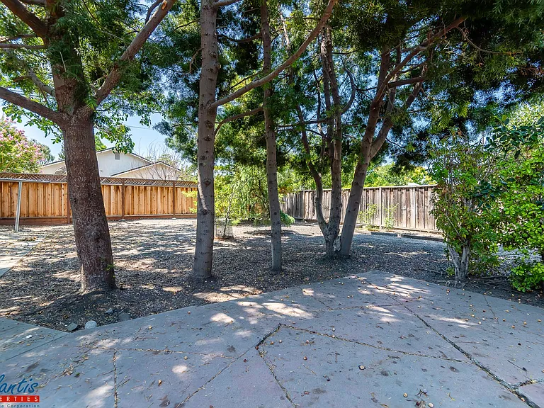 684 Malarin Ave — Photo 10