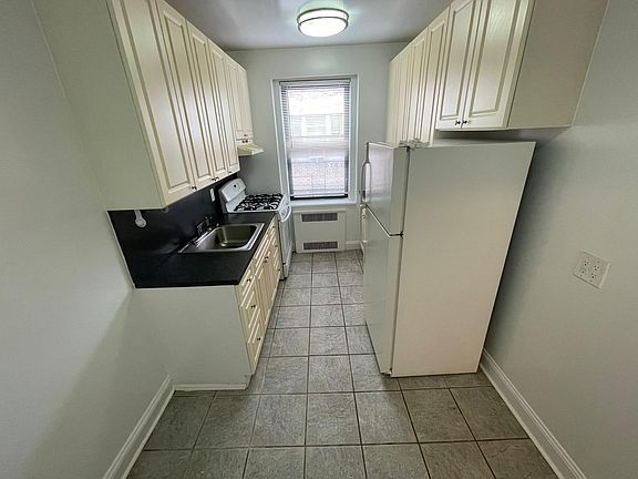 3rd image of 17505 Wexford Ter APT 6A