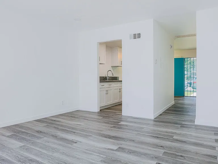 2709 S Baker St — Photo 12