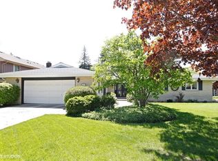 821 Jay Dr, Downers Grove, IL 60516