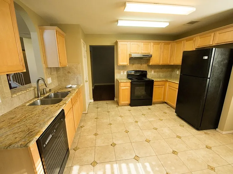 2216 Billy Fiske Ln — Photo 4