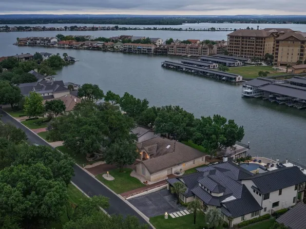 909 Red Sails dr, Horseshoe Bay, TX 78657