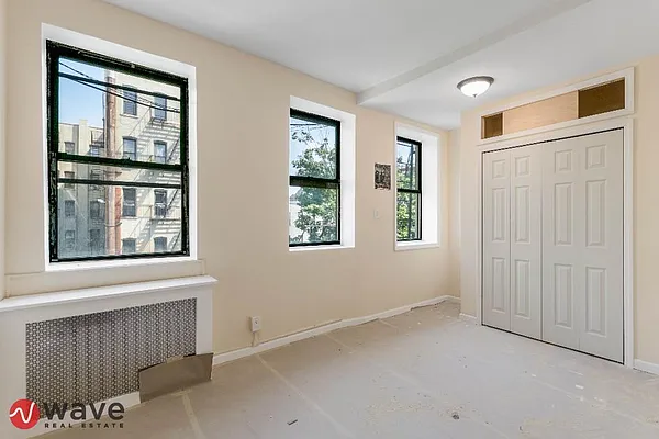 Rented by Wave Real Estate Group | media 32