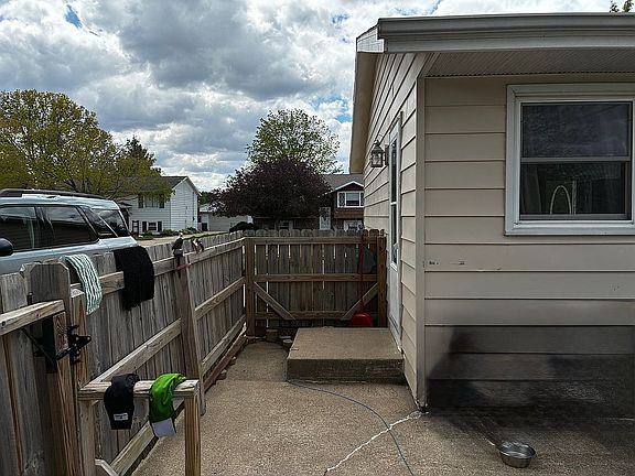 5th image of 504 E 26th St