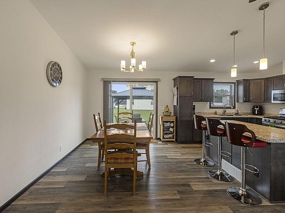 5th image of 1115 Tamarack STREET