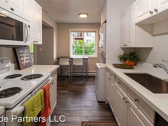 4th image of 10014 5th Ave NE APT 202