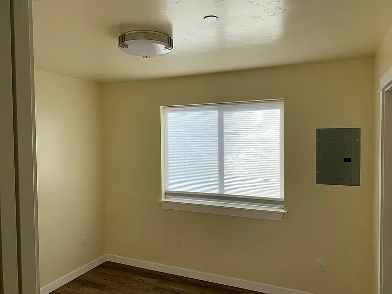 181 E Tall Fir Ct #A — Photo 9