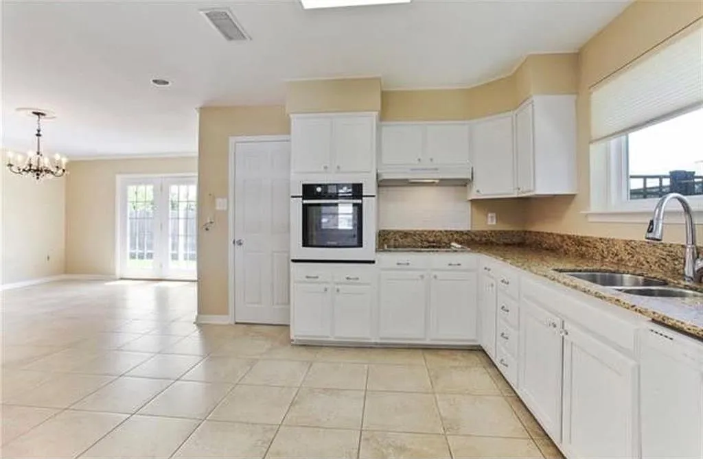 3 bed, 2000 sqft, $3,000 — Photo 3