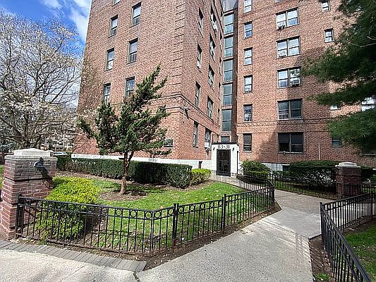 5th image of 83-45 116th St APT 2E